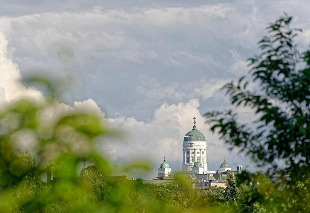 Kathedrale hinter Grün