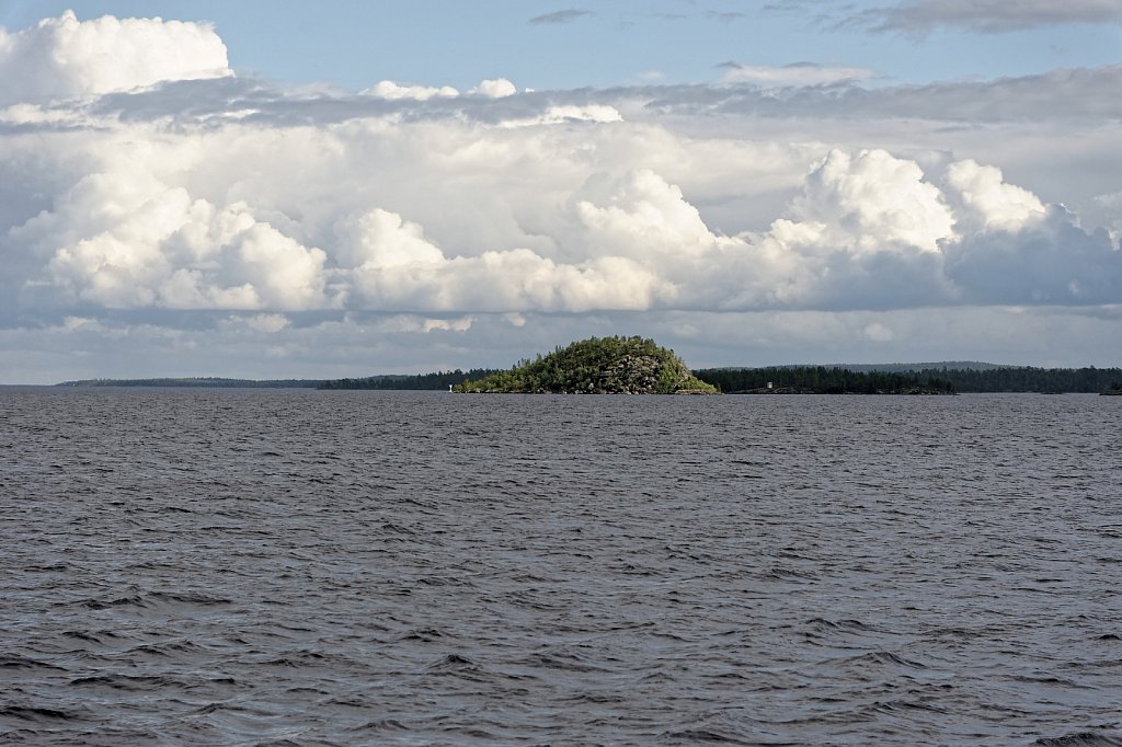 Ukonkivi mit Wolkenstreifen