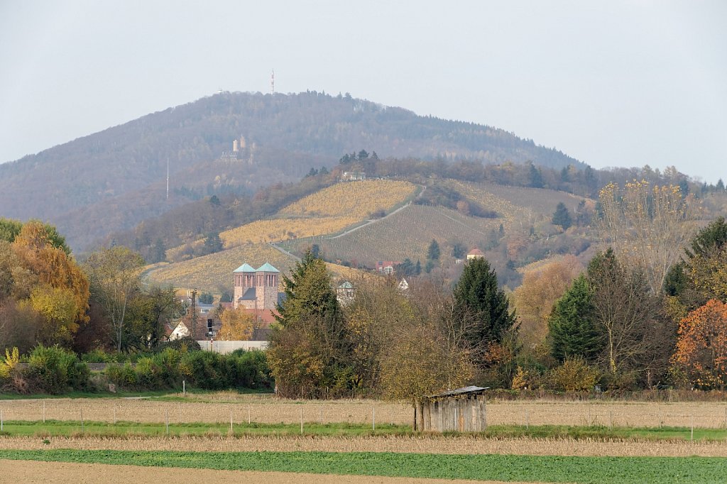 Bei Bahn und Autobahn