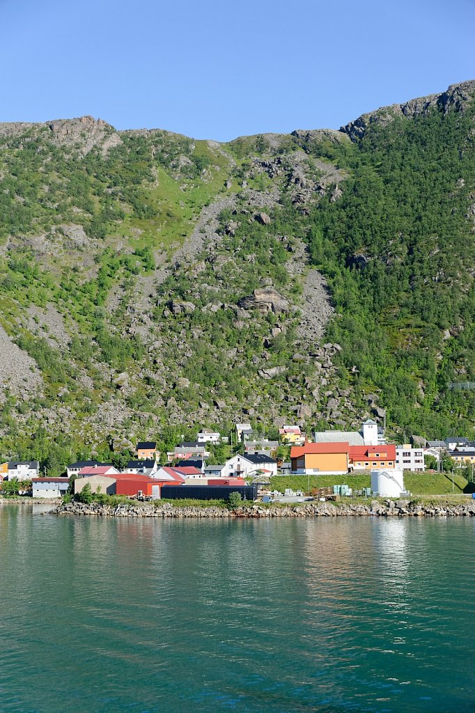 Øksfjord 3