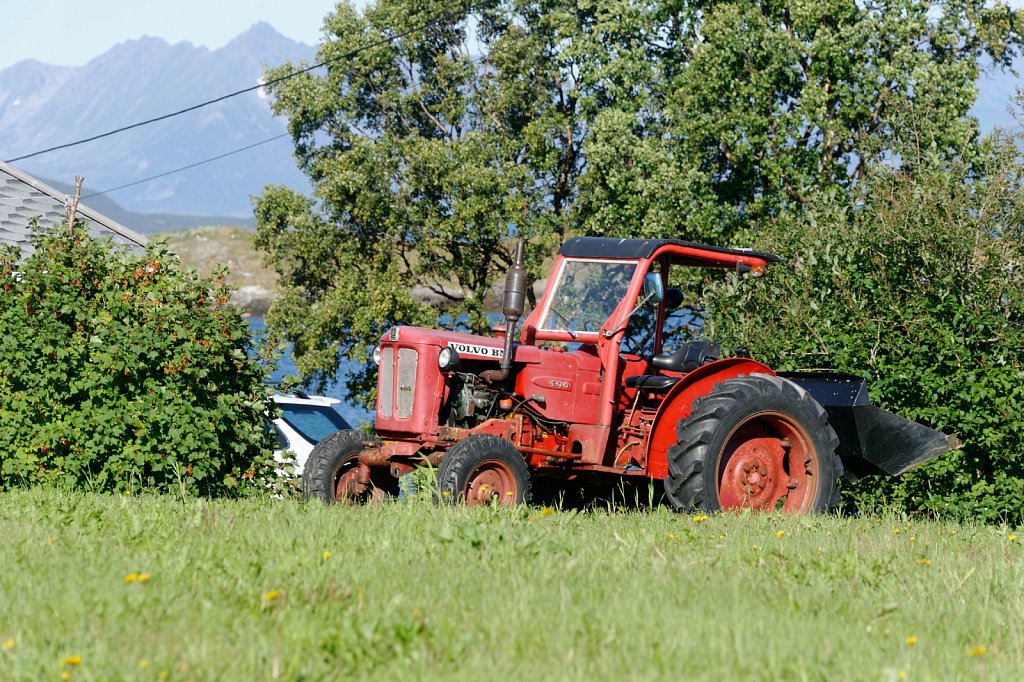 Landschaft mit Traktor