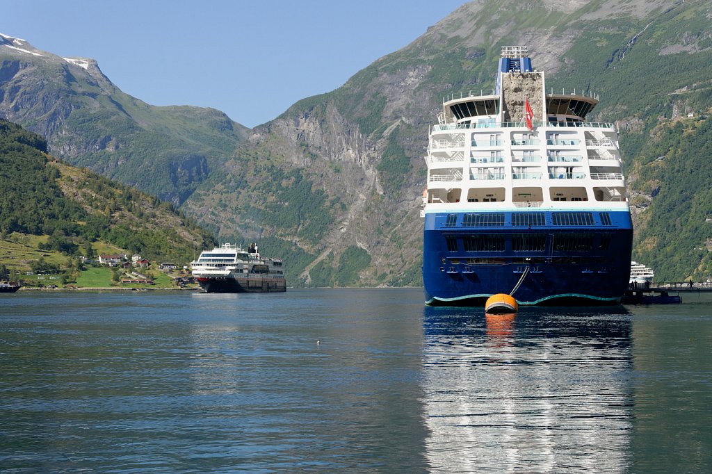 Trollfjord kommend